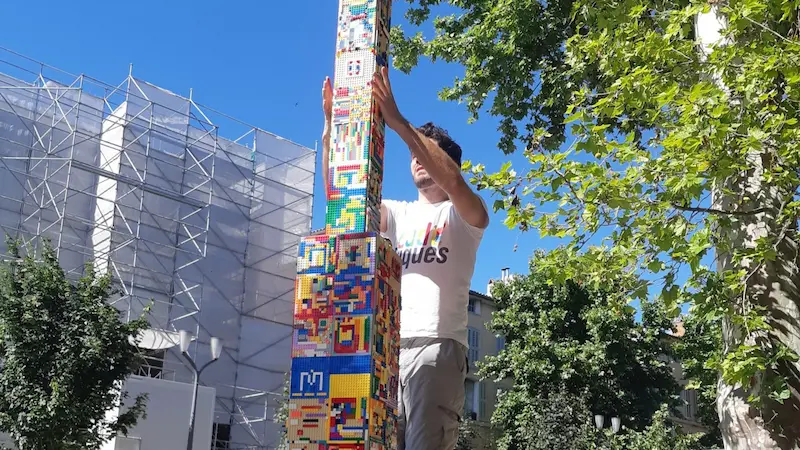 Œuvre monumentale en pixel art LEGO®, réalisée collectivement par les visiteurs lors d'une animation d'événement