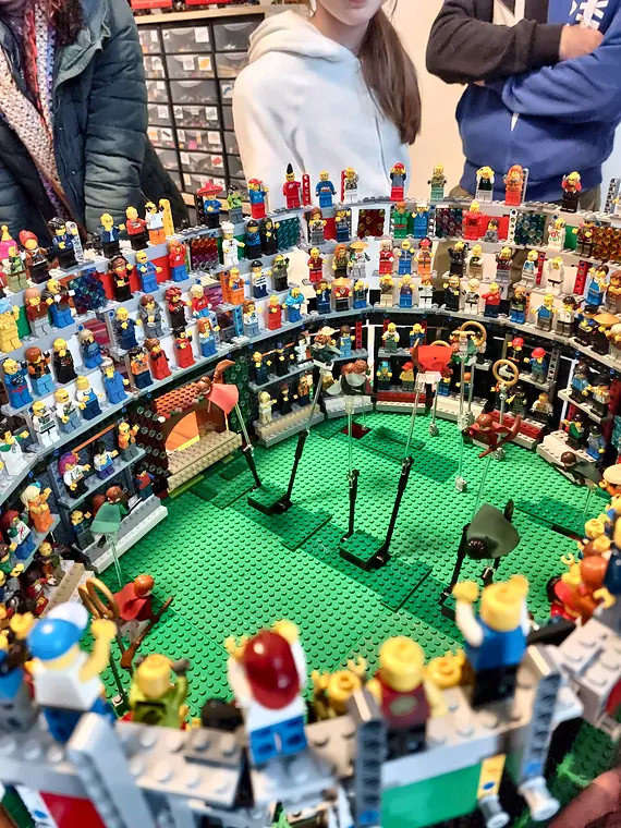 Stage vacances 10 20/10/2026 Stade de la Coupe du monde de Quidditch, dans Harry Potter®, en briques LEGO® avec des centaines de minifigurines dans les tribunes, construit pendant un stage vacances scolaires