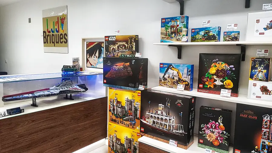 Rayon de boîtes LEGO® neuves et de collection de la boutique de Salon-de-Provence